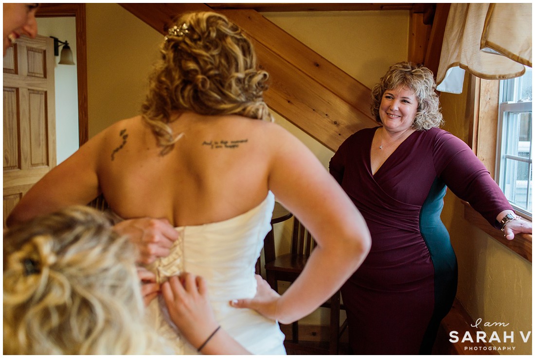 Zorvino Vineyard New Hampshire Wedding Photographer Fall Image / I AM SARAH V Photography