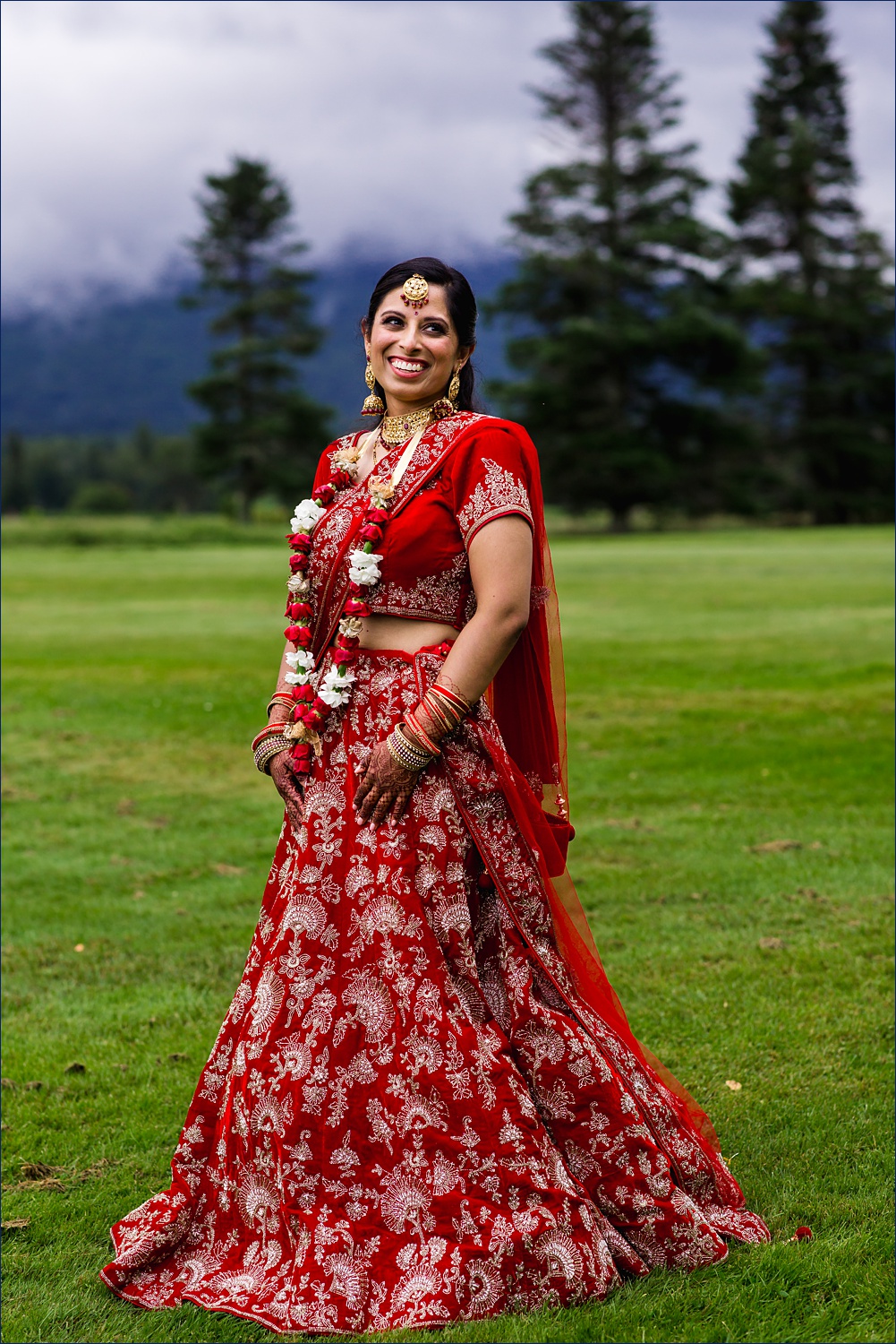 The bride in her wedding day saree for her Hindu wedding in New Hampshire