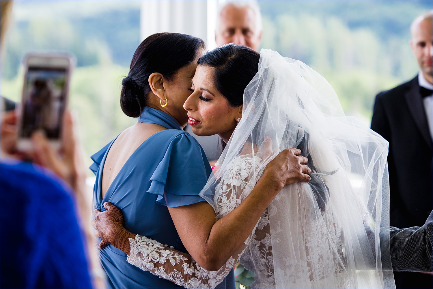The bride hugs her parents before the wedding ceremony begins